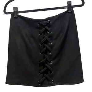 New Rue21 Women’s Faux Suede Black Mini Skirt Size Medium NWT